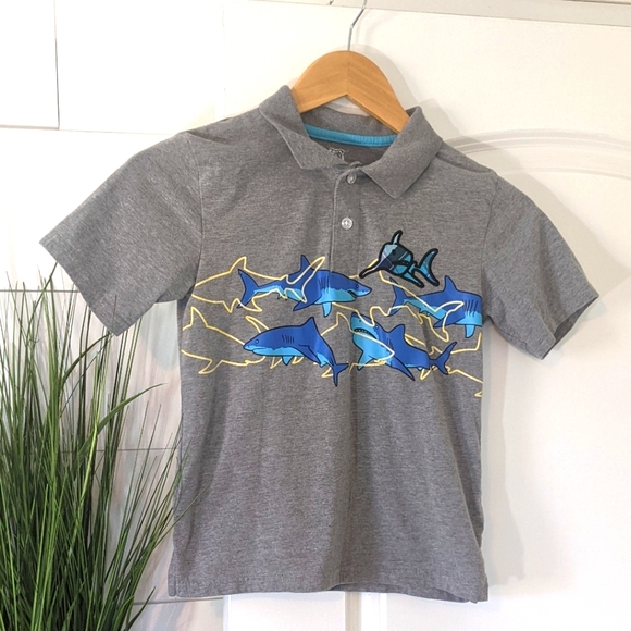 🟣 3/15 Shark Print Polo Shirt Sz 7 - Picture 1 of 5
